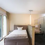Design-konferenzhotel & Restaurant Steinernes Schweinchen מלון 4*