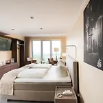 מלון Design-konferenzhotel & Restaurant Steinernes Schweinchen 4*