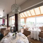 מלון Design-konferenzhotel & Restaurant Steinernes Schweinchen 4*