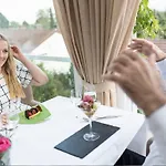 Design-konferenzhotel & Restaurant Steinernes Schweinchen מלון קאסל