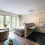 מלון Design-konferenzhotel & Restaurant Steinernes Schweinchen 4*