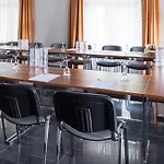 Design-konferenzhotel & Restaurant Steinernes Schweinchen 4* קאסל