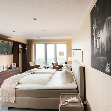 מלון Design-konferenzhotel & Restaurant Steinernes Schweinchen 4*