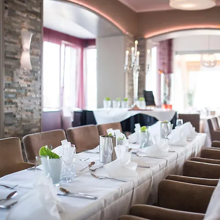 Design-konferenzhotel & Restaurant Steinernes Schweinchen 4*